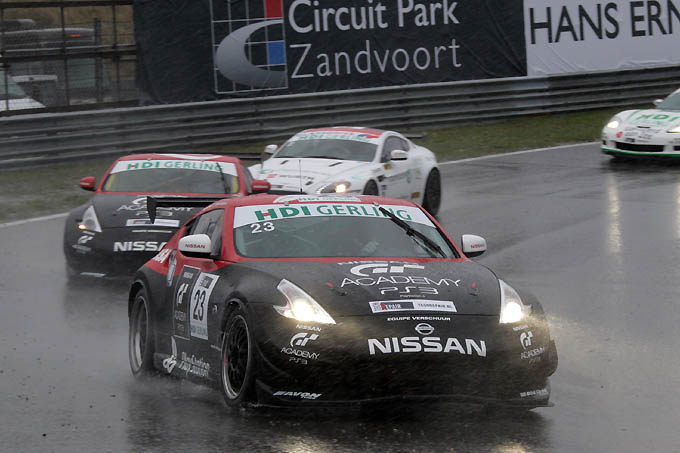 Nissan 370Z in actie tijdens de 12uur van Zandvoort en GT4 European Series